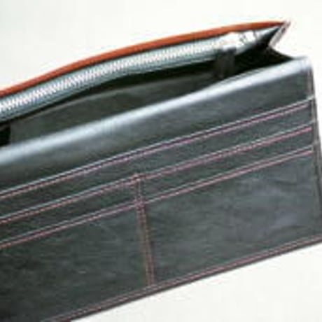 細かいしぼのあるカーフシュリンク仕様長札入れ
