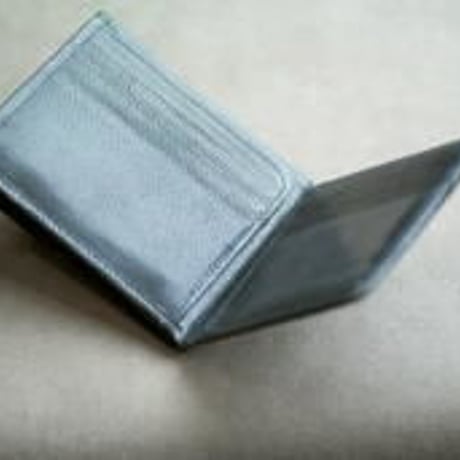 手のひらサイズの機能抜群なウォレット