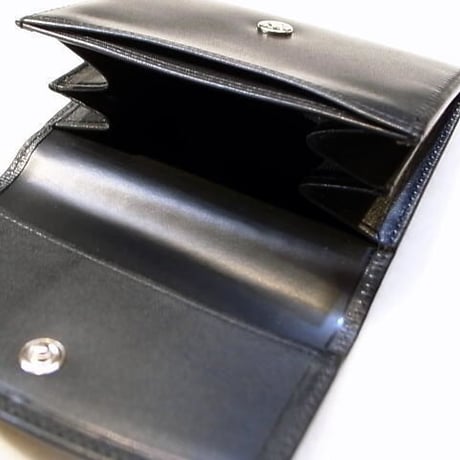 上品でグレード感があるカーフスキンコインケース扇マチ仕様　黒