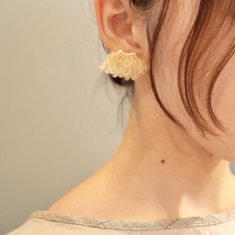 tamas | suyte / yellow ピアス | AOYAMAHÜTTE WEB SHOP