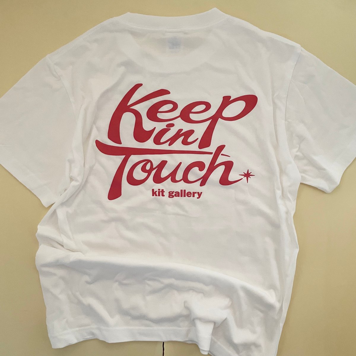 kit gallery × IBU “Keep In Touch RED” TEE | 誠光社