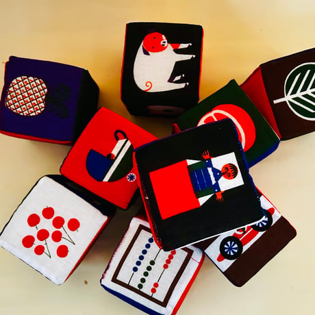CREATIVE PLAYTHINGS  Cloth Cubes