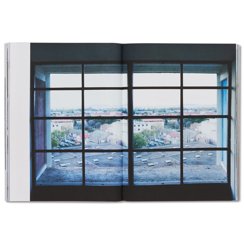 アート・デザイン・音楽 looking through le corbusier windows LOOKING THROUGH - LE CORBUSIER WINDOWS | 誠光社 通信販売