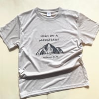 HIGASHI ALPS / HIGH ON A MOUNTAIN　Tシャツ