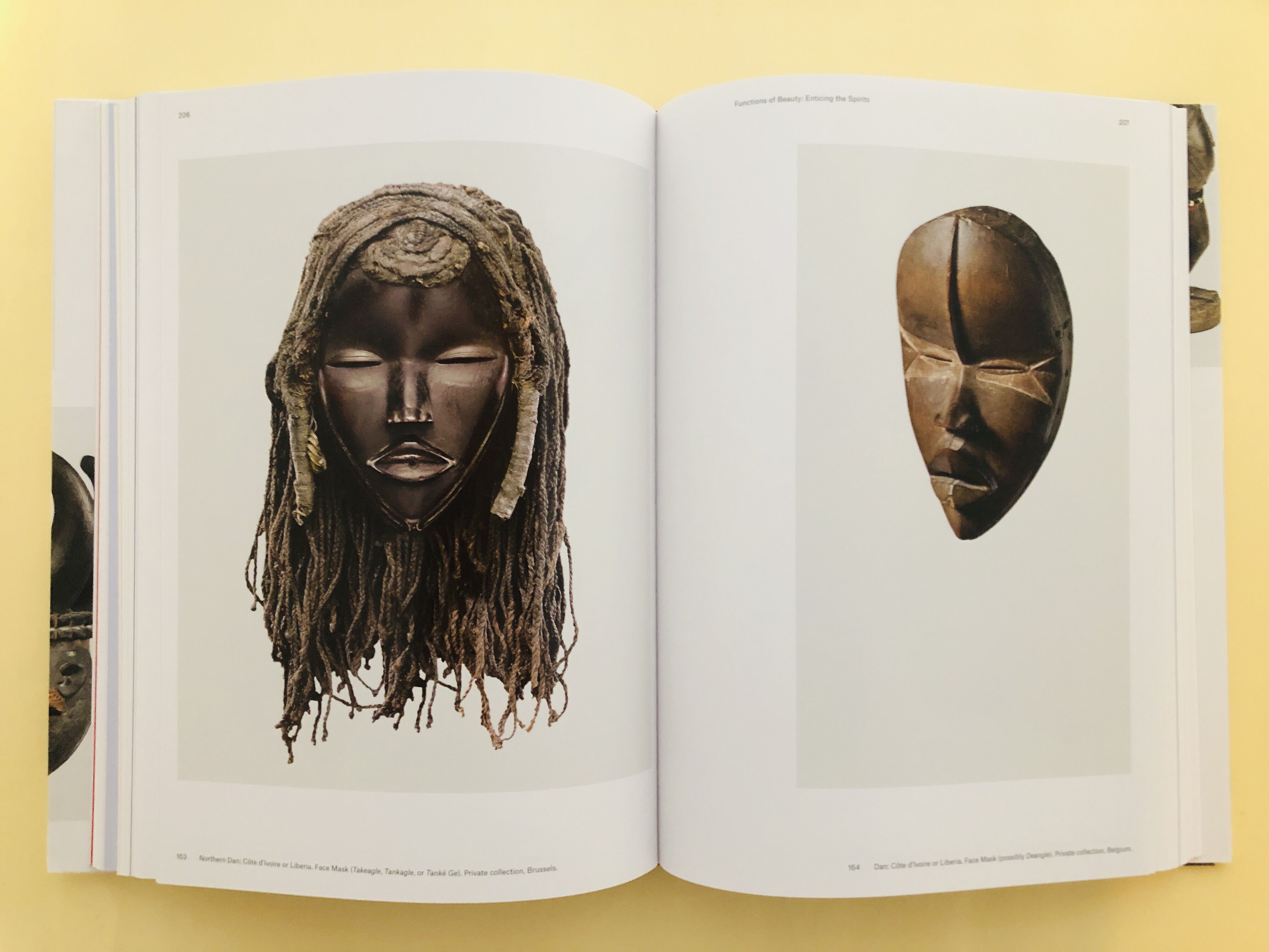 THE LANGUAGE OF BEAUTY IN AFRICAN ART | 誠光社 通信販売