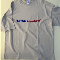オリジナル Tシャツ“DOIN'OUR OWN THING” サンド