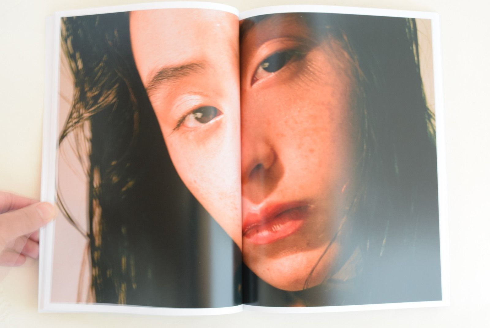 モトーラ世理奈 草野庸子 写真集 サイン入り YOKO KUSANO / MOTOLA SERENA | 誠光社 通信販売