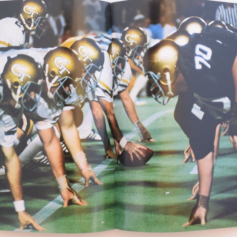 THE FOOTBALL PLAYBOOK VAN WE LOVE FOOTBALL | 誠光