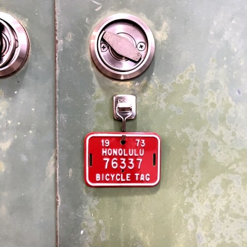 ハワイ HONOLULU 自転車用 BICYCLE TAG ナンバープレート ハワイの自転車用ナンバープレート 70s Hawaii bicycle tag