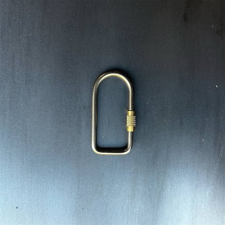 【Lib Curate】シルバーとゴールドのコントラストが美しいカラビナ　The Orbit Carabiner 15664