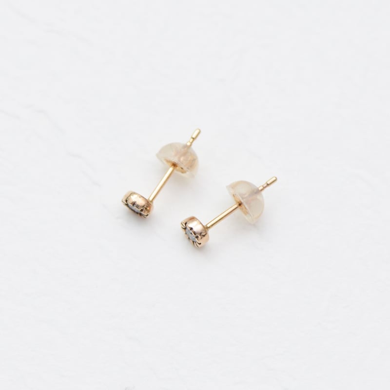 ダイヤモンドのスタッドピアス|K10YG|2ミリ|dia-009B-P ダイヤモンドのスタッドピアス|K10YG|2ミリ|dia-009B-P