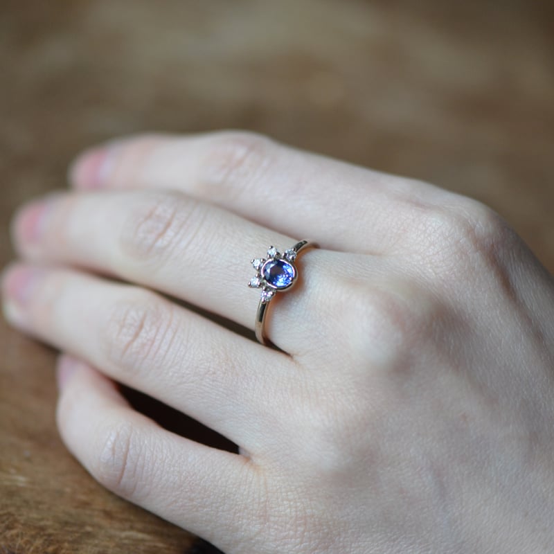 華やか王冠リング｜婚約指輪にも｜ブルーサファイア・ダイヤモンド