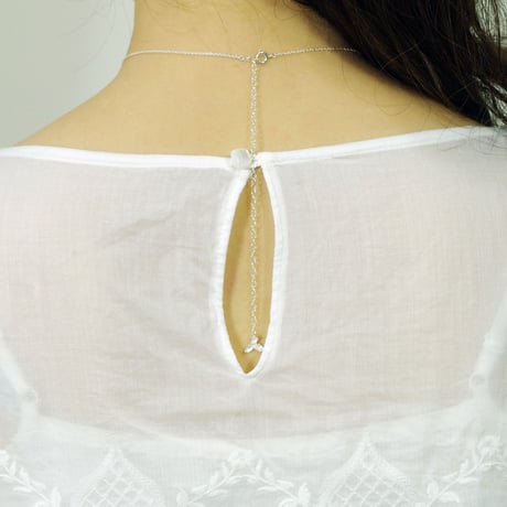 "akebia necklace"wh large