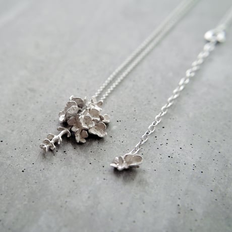 "bouquet necklace" wh/sv hydrangea+silverdallar+poppy