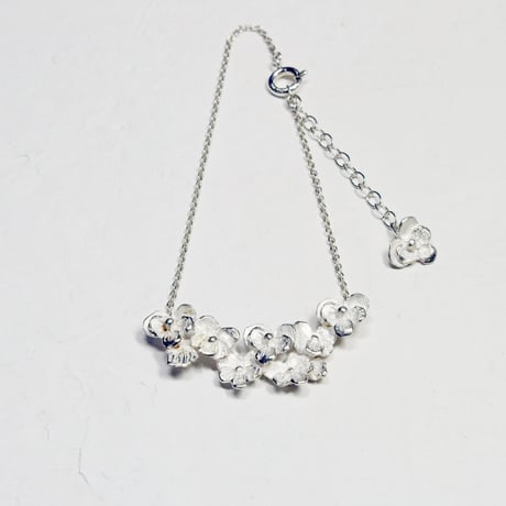 "pansy bracelet" wh