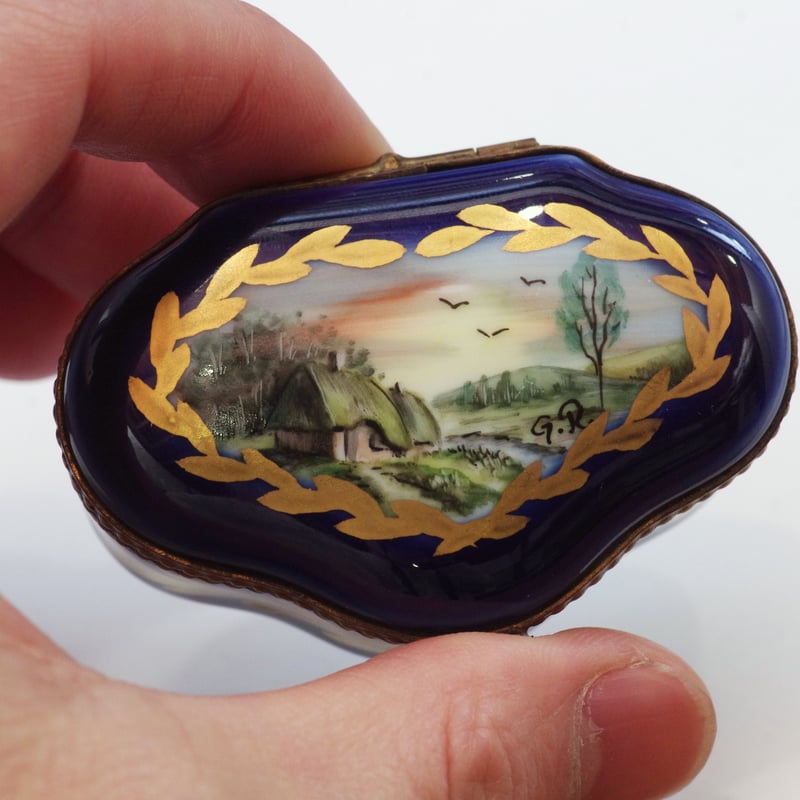 磁器製の小物入れ 牧歌的なお家 ブルー | Fillyjonk ONLINE STORE
