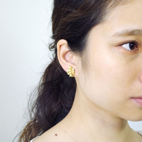 "hydrangia earring" gold large