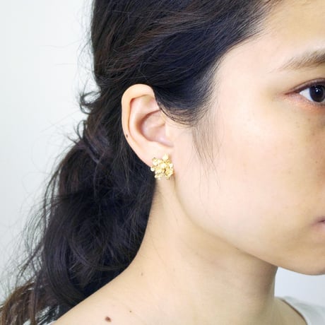 "hydrangia pierce" gold large