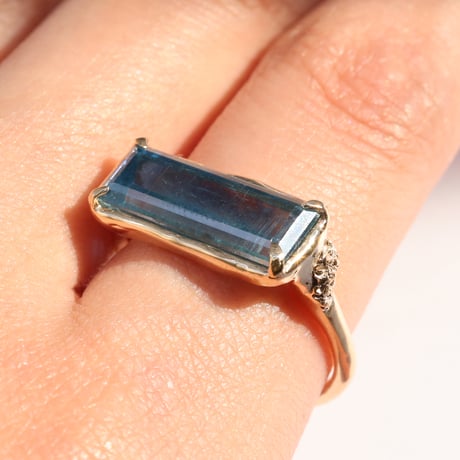 moss ring カイヤナイト
