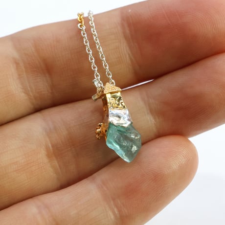 "roca necklace gold" アパタイト