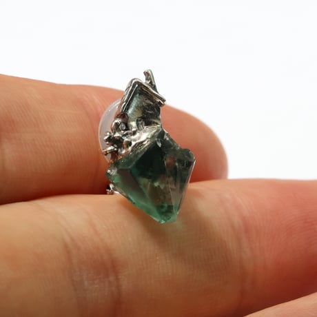 "roca earring sv" ロジャリーフローライト