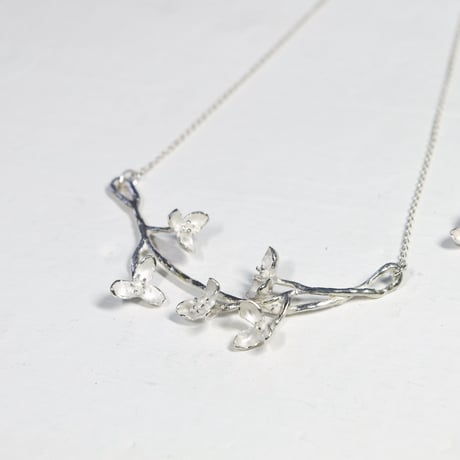 "akebia necklace"wh large