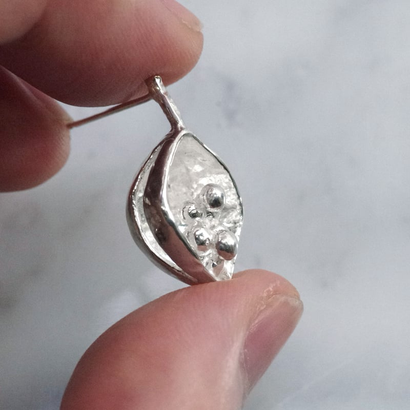 fillyjonk コスモスのピアス sprout