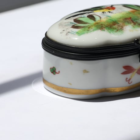 磁器製の小物入れ　ハチドリ