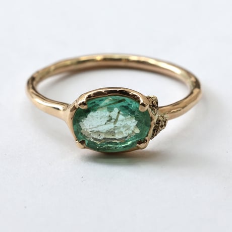 moss ring トレモライトインエメラルド