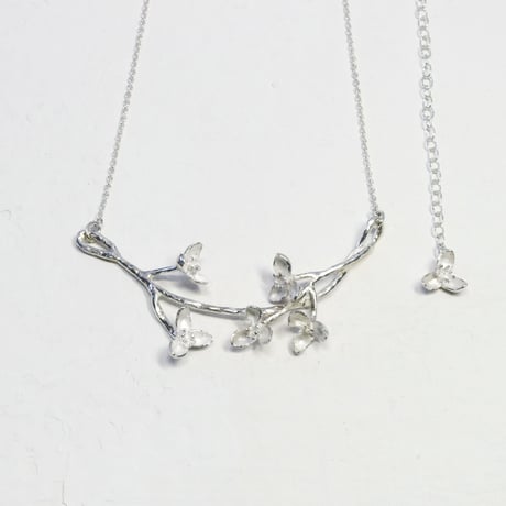 "akebia necklace"wh large