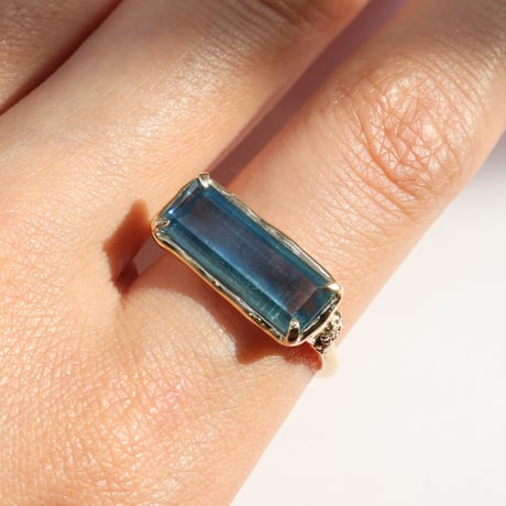 moss ring カイヤナイト