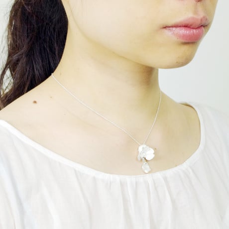 "silver moon necklace" wh/sv