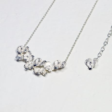 "pansy necklace" wh