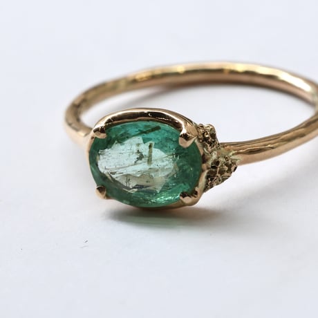 moss ring トレモライトインエメラルド