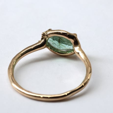 moss ring トレモライトインエメラルド