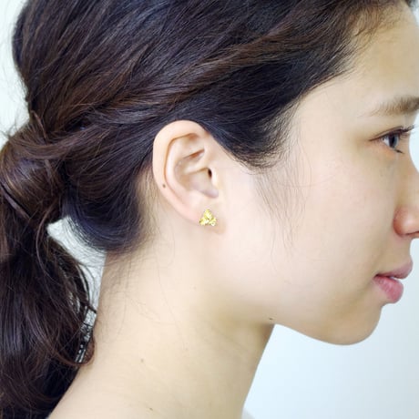 "hydrangia piece" gold small