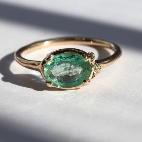 moss ring トレモライトインエメラルド