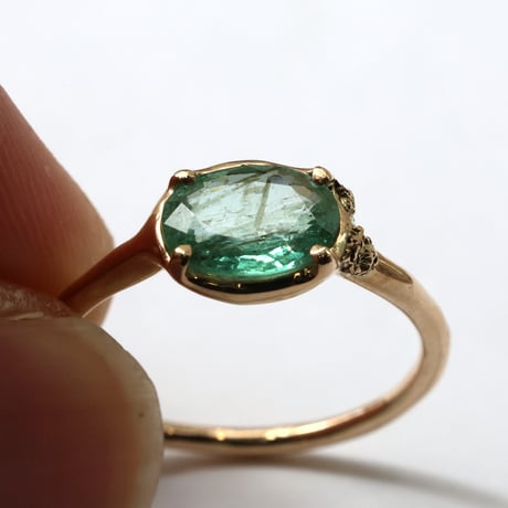 moss ring トレモライトインエメラルド