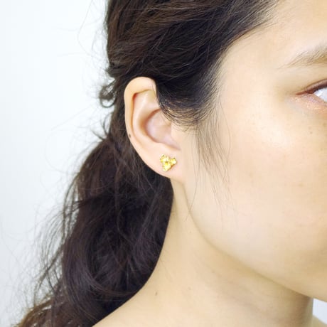 "hydrangia piece" gold small