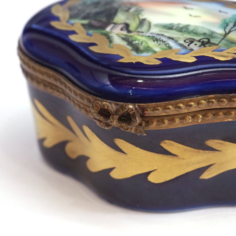 アンティークセーブル小物入れ