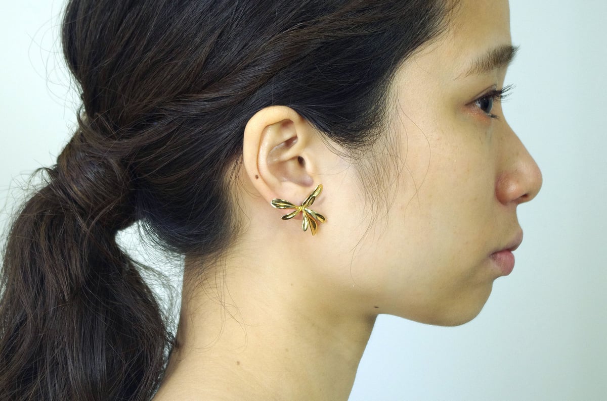 今話題のアイテムを gnaph pierce ピアス