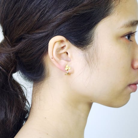 "hydrangia earring" gold small