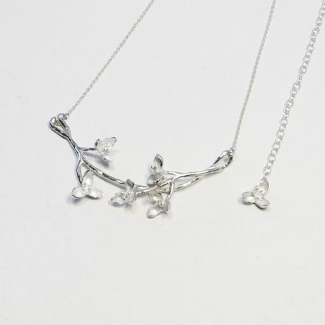 "akebia necklace"wh large
