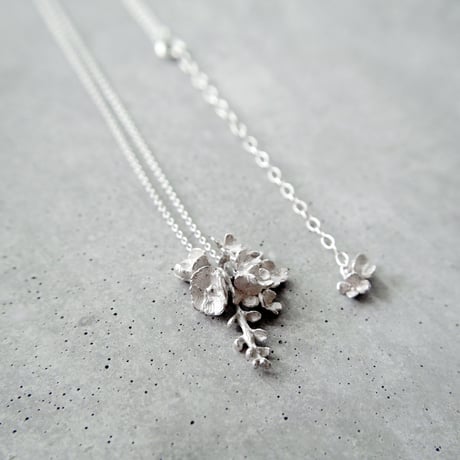 "bouquet necklace" wh/sv hydrangea+silverdallar+poppy