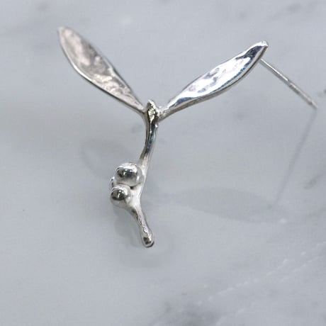 "SEED" ヤドリギ ピアス