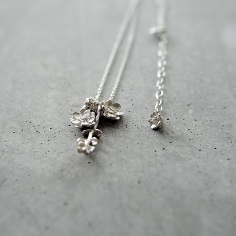 "bouquet necklace" wh/sv silverdallar+melampo