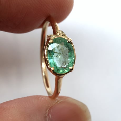moss ring トレモライトインエメラルド