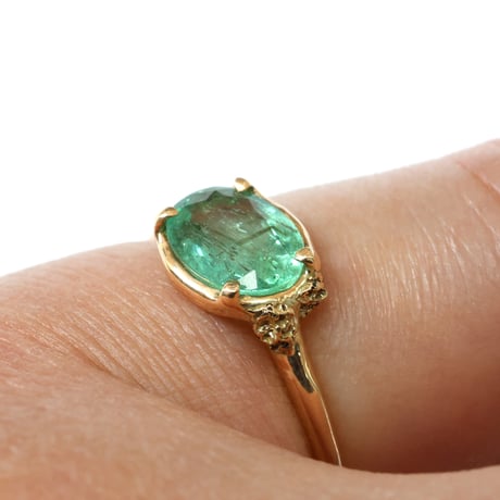 moss ring トレモライトインエメラルド