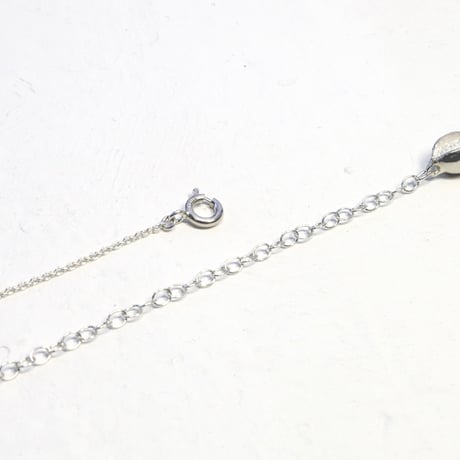 "akebia necklace" wh  flower/berry small
