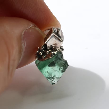 "roca earring sv" ロジャリーフローライト